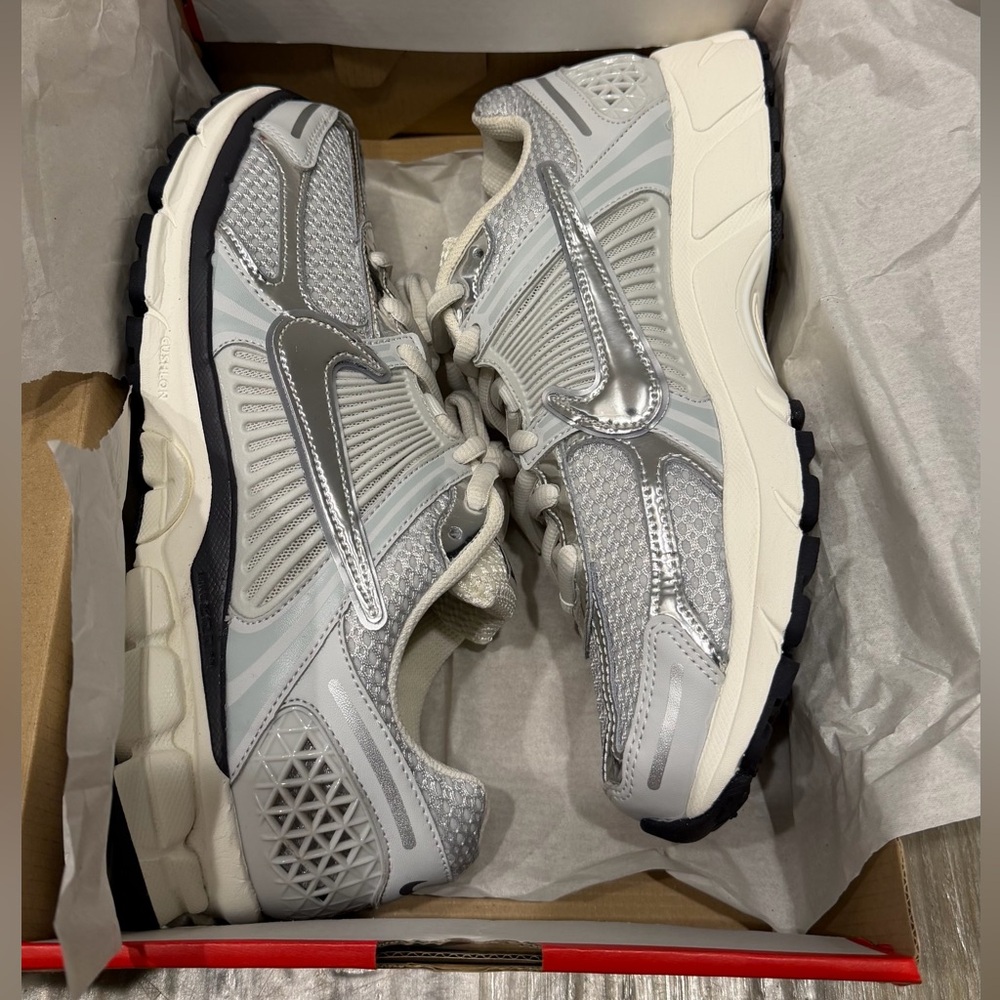Nike Air Zoom Vomero 5 - Picture 12 of 16